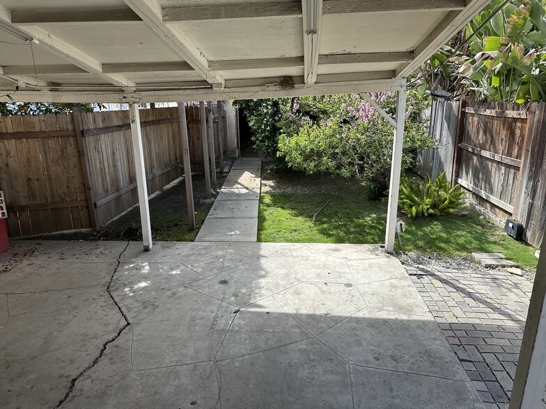 Building Photo - 5825 Kester Ave