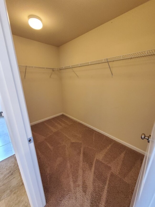 Building Photo - Dog Friendly 4 Bed, 3 Bath Home in North Albany!