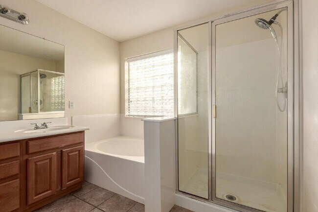 Building Photo - 4618 E Brilliant Sky Dr