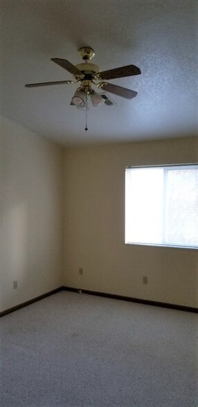 Building Photo - 716 Hilltop Ln