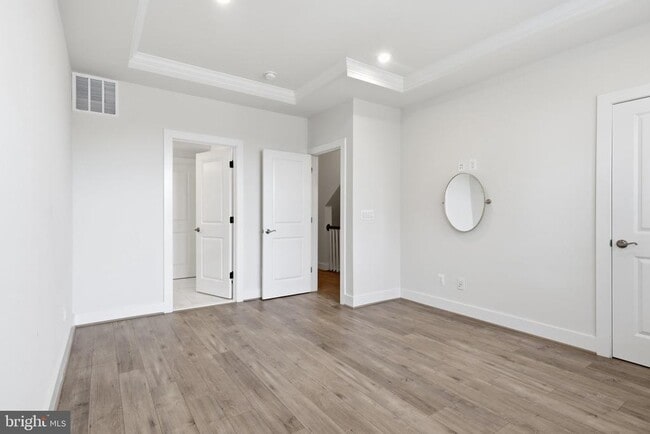 Building Photo - 2252 S Glebe Rd