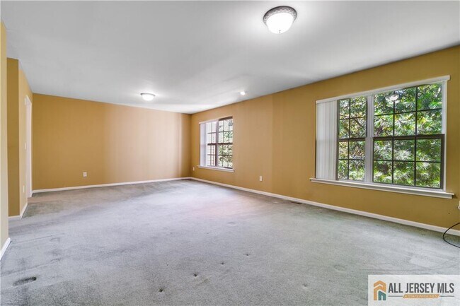 Building Photo - 9 E Burgess Dr