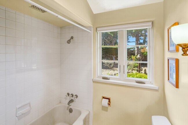 Building Photo - 969 Egan Ave