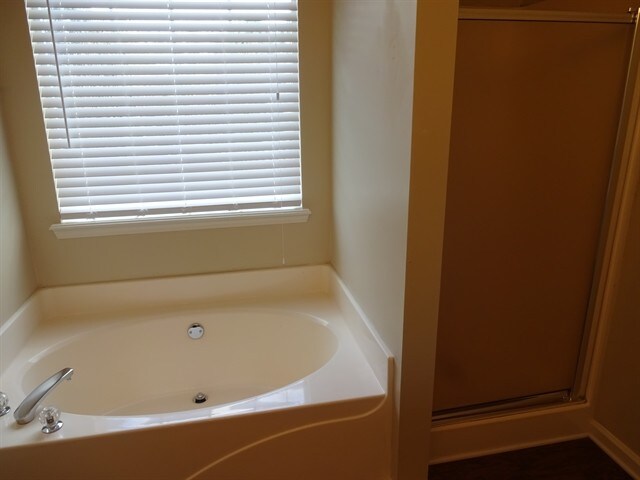 Building Photo - 3041 Lake Park Trl