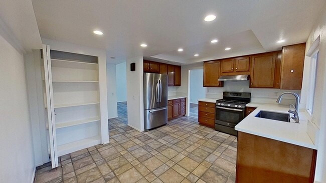 Building Photo - 24652 Vía Raza