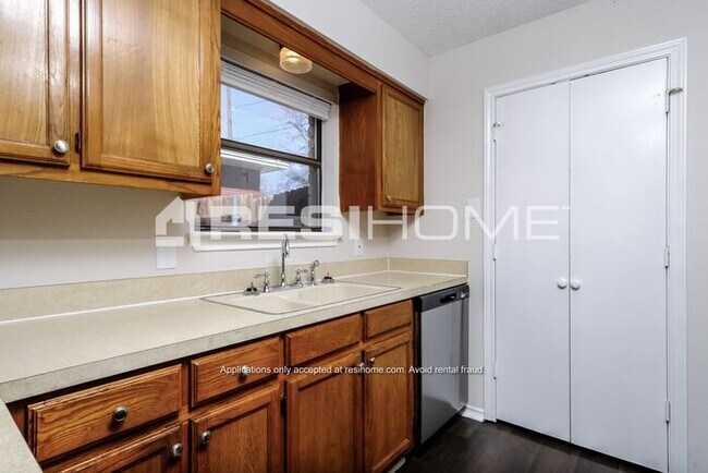 Building Photo - "Welcome Home! Get 1 month FREE RENT when ...