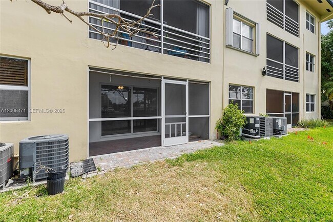 Building Photo - 1400 NE 57th Ct