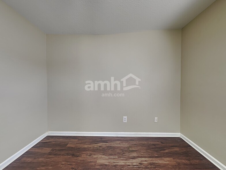 Building Photo - 10319 Soaring Eagle Dr