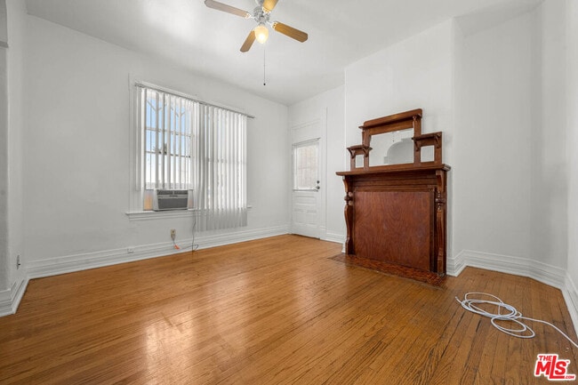 Building Photo - 1223 W 23rd St