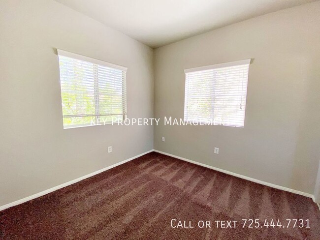 Building Photo - 3 BEDROOM 2 BATH CONDO WITH ATTACHED 2 CAR...