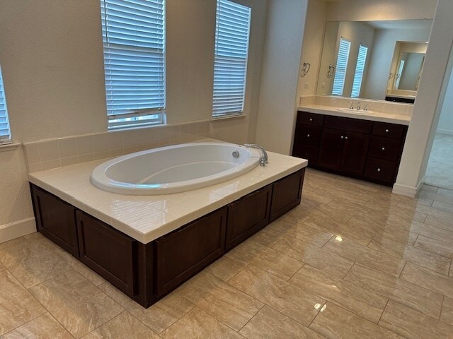 Building Photo - Elegant 4 Bedroom 4 Bath Mountain House So...