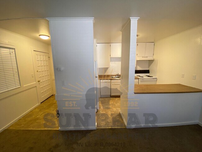 Building Photo - 872 Tanager St