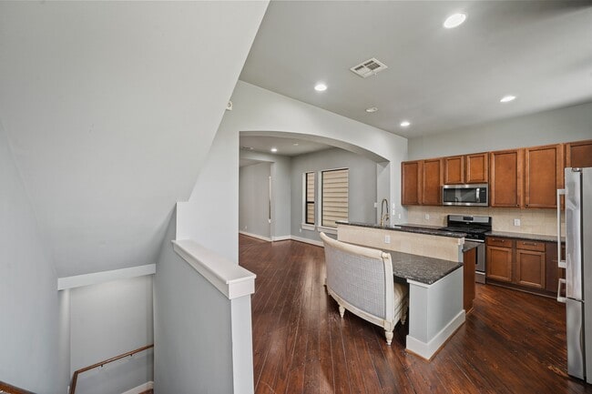 Building Photo - 1813 Dart St