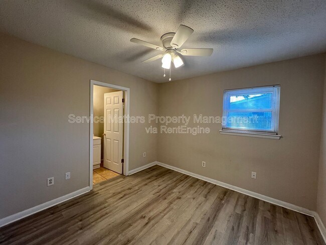 Building Photo - 303 Newcastle Dr