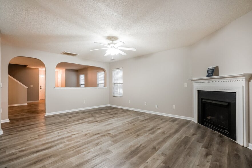 Building Photo - 205 Brookhaven Dr