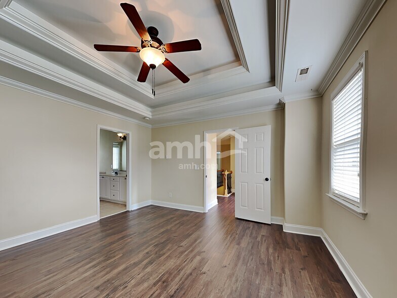 Building Photo - 483 Quick Silver Dr