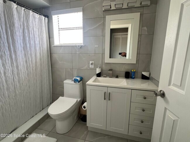 Building Photo - 190 Seawind Dr