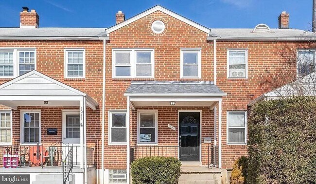 Building Photo - 1046 Elm Rd