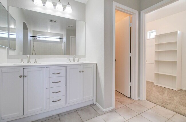 Building Photo - 5945 N 73rd Dr