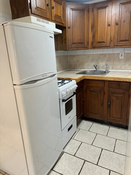 Kitchen - 95 Colin St