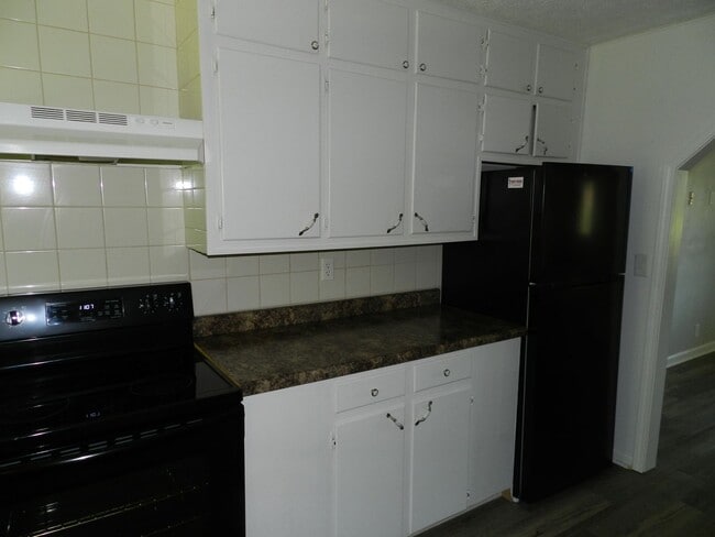 Building Photo - 204 Dyer Dr