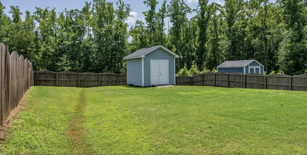 Building Photo - 909 Amanda Dr