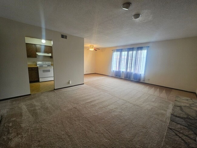 Building Photo - 1008 Bridgit Ct SE