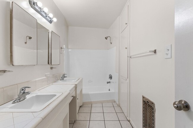 Interior Photo - 3888 Potomac Ave