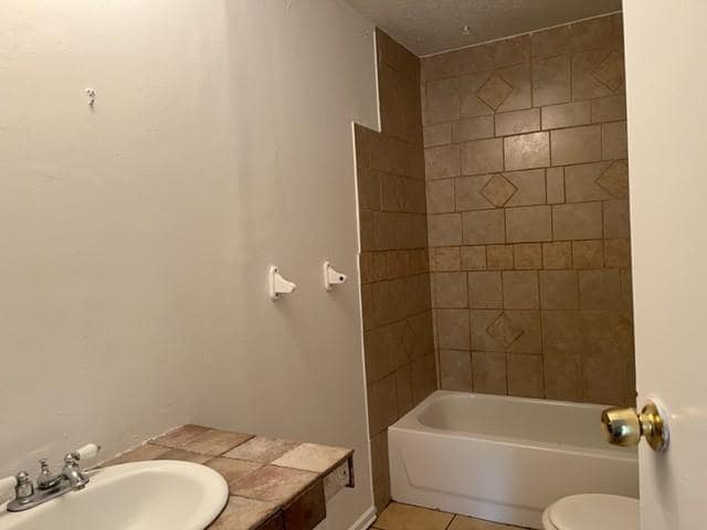 Building Photo - 102 N Cir Dr