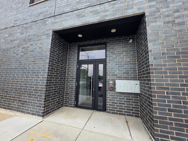 Building Photo - 1203 W Augusta Blvd