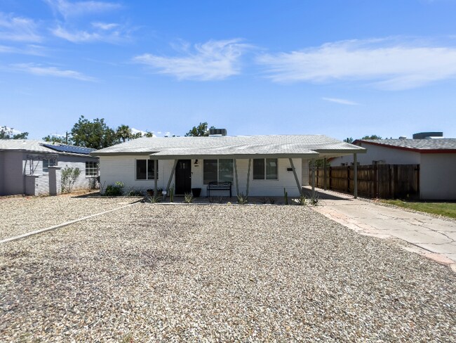 Building Photo - 1349 E Osborn Rd
