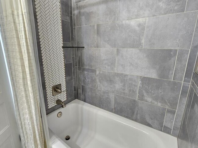 Building Photo - 2809 Banbury Rd