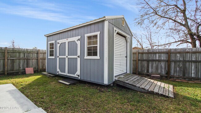 Building Photo - 2400 Jason Dr