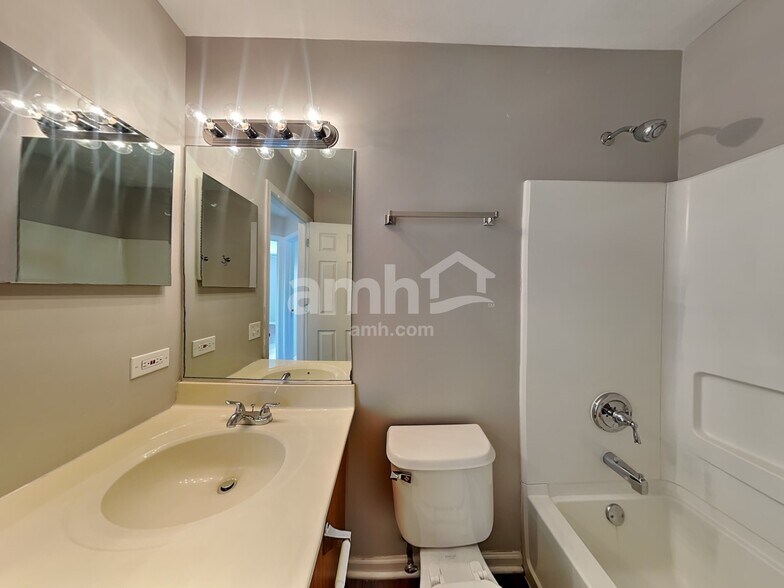 Building Photo - 2364 Chesapeake Bay