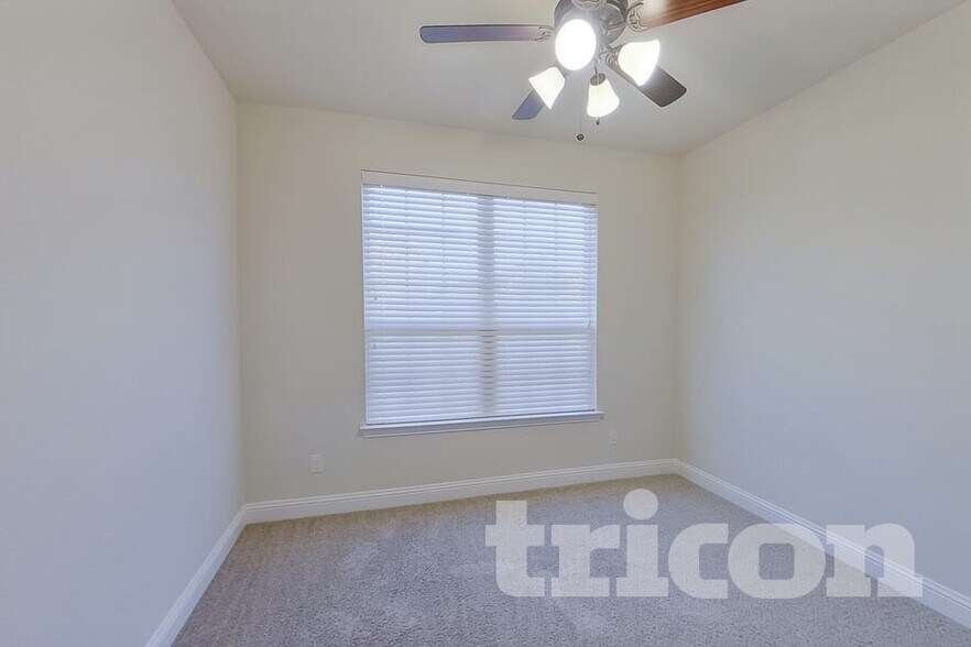 Building Photo - 208 Melody Wy