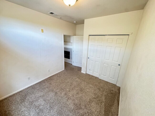 Building Photo - 474 Black Feather Loop