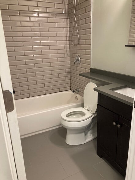 Building Photo - 696 Elm Pl