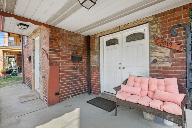 Building Photo - 3819 Beechwood Blvd
