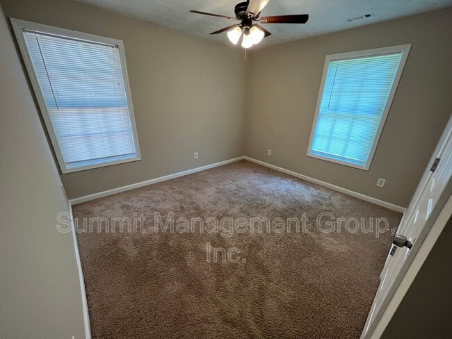 Building Photo - 158 Elder Dr SE