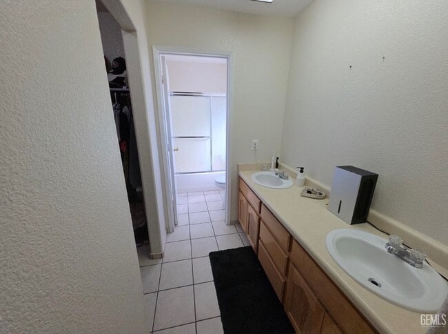 Building Photo - 406 Calle De La Vina