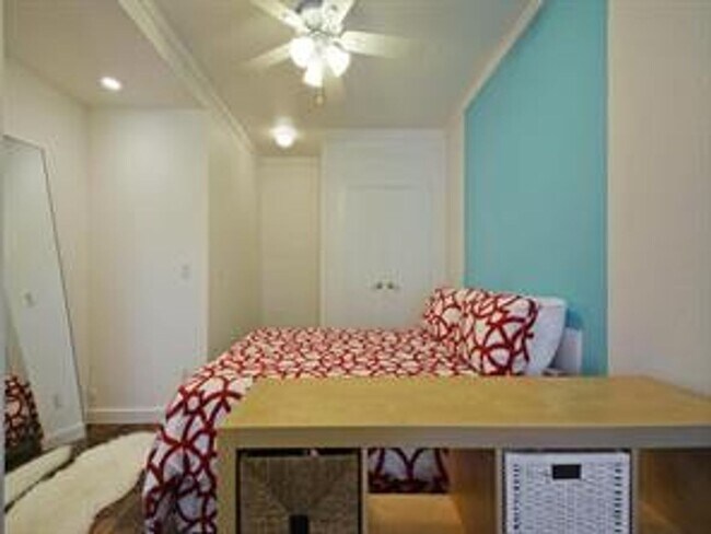 Building Photo - Available: Updated, spacious Tarrytown 4 bed / 4 bath, furnished or unfurnished