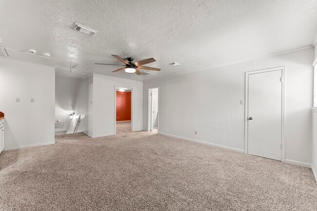 Building Photo - 3318 Candlelon Dr