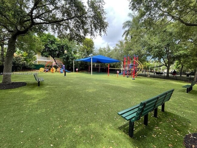 Building Photo - 3070 Allamanda St