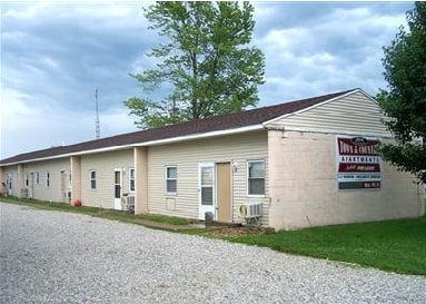 Primary Photo - Town & Country Apartments