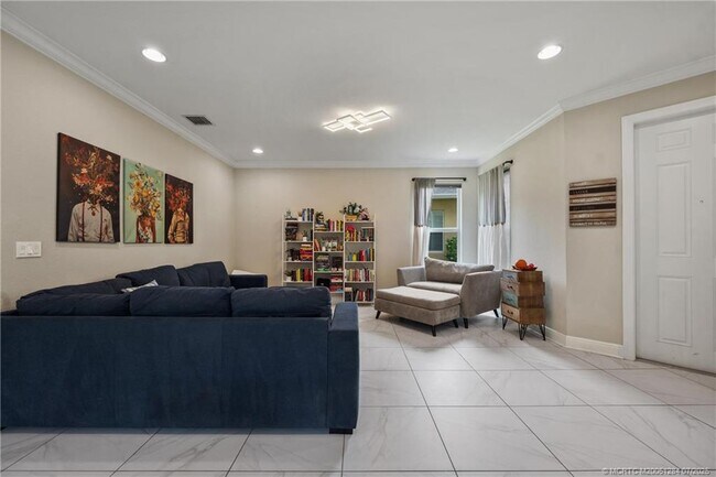 Building Photo - 1813 NW Cataluna Cir