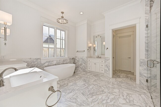 Building Photo - 718 Magdalene Dr