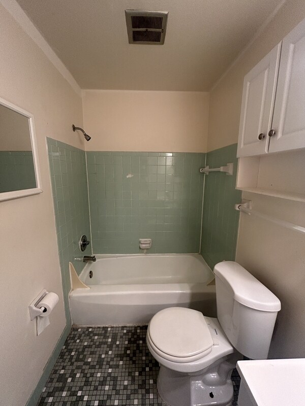 Building Photo - 134 E Johnson St