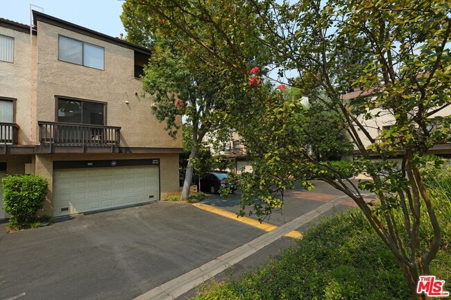 Building Photo - 21821 Burbank Blvd