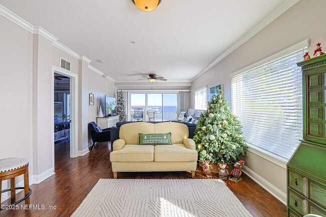 Building Photo - 120 Bay St