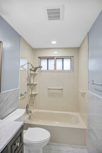 Building Photo - 7031 Glenwood Ln